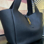Saint Laurent Bea Tote In Grained Leather Black